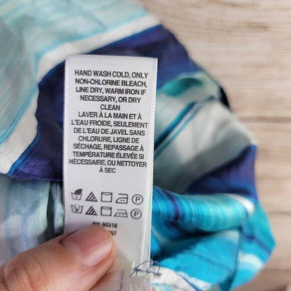 Lucky Brand 100% Silk Sleeveless Blue Striped Blouse‎ Top Size Medium - Picture 9 of 9